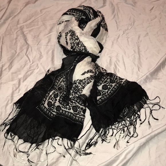 Scarf - Picture 1 of 2